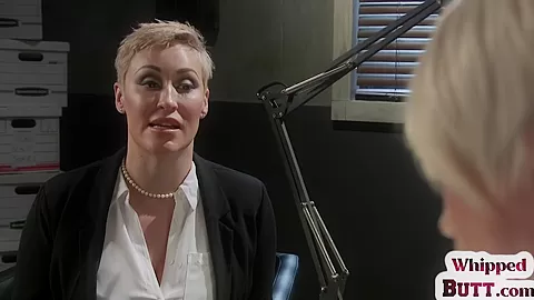 Bigass lezdom strapon fucking sub butt in erotic couple