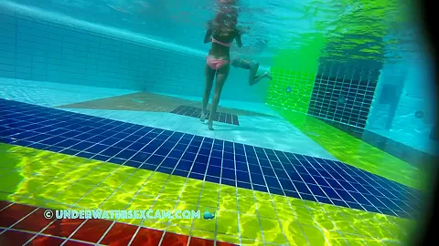 These Two Arab Beauties Are Practicing Swimming