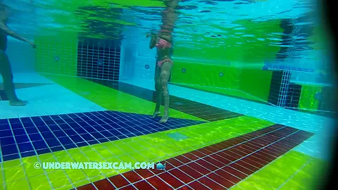 These Two Arab Beauties Are Practicing Swimming