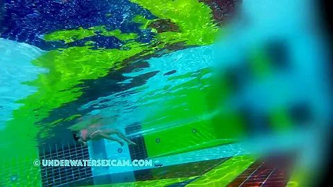 These Two Arab Beauties Are Practicing Swimming
