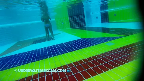 These Two Arab Beauties Are Practicing Swimming