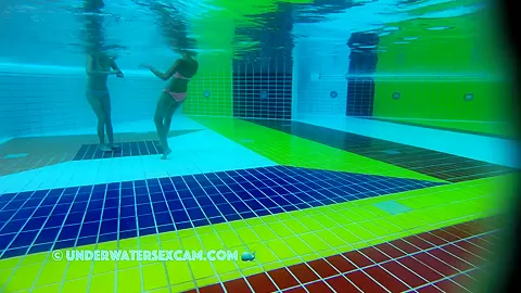 These Two Arab Beauties Are Practicing Swimming