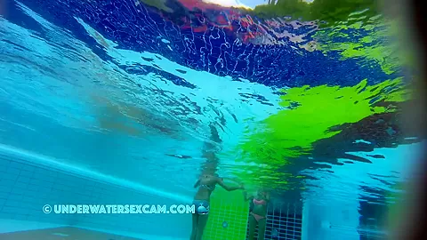 These Two Arab Beauties Are Practicing Swimming