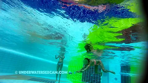 These Two Arab Beauties Are Practicing Swimming