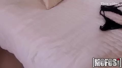 This Kitty Shows Herself On Video Before Sucking