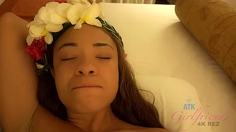 Jamie Had An Amazing Time At The Luau, And Now She Wants To Have More Fun