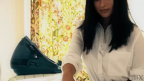 Housekeepers Secrets - Jasmine Jazz - MetArtX