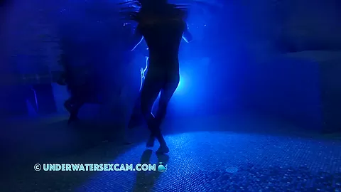 They Fuck In The Whole Pool And Show How It's Done