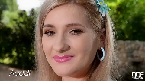 Teaser in Turquoise - PornWorld
