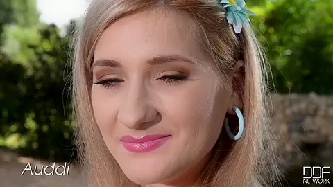 Teaser in Turquoise - PornWorld