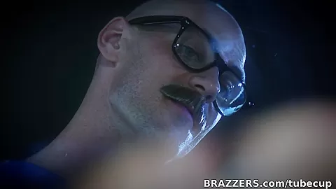 Dirty Masseur: Time For Your Spongebath