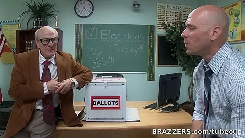 Big Tits at School: Fucking For School President!