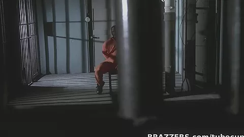 Shes Gonna Squirt: Prison Pussy