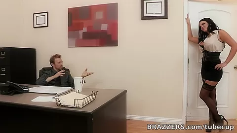 Big Butts Like It Big: EverHard At Work