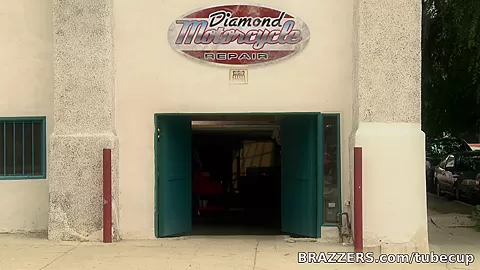Pornstars Like it Big: Diamond Repair