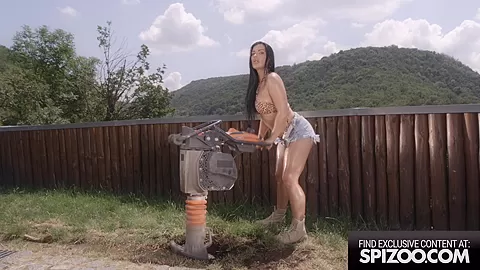 Curvy Bombshell Honey Demon Intense Pussy Drilling