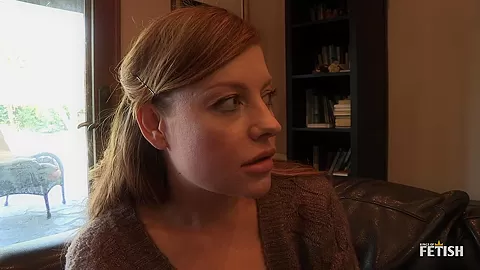 Skinny redhead seduces her therapist to have lesbian sex