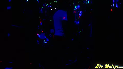 Mr. Saltys 20yo sucks off group of strangers in Sleazy Club
