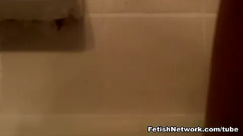 Toe cleaning and nail polish