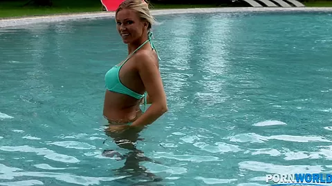 Blue Eyed Stunner - PornWorld