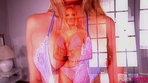 Blonde's Fingering Fantasy - PornWorld