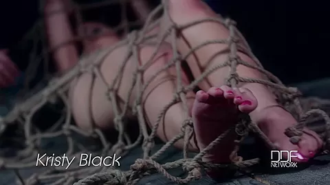 Apartment Hunting: Realtor And Client Humiliate Young Babe - PornWorld