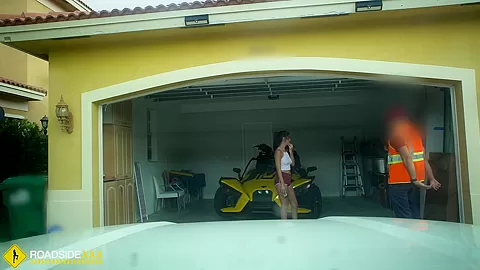 Roadside - cheating gf fucks her mechanic for cash