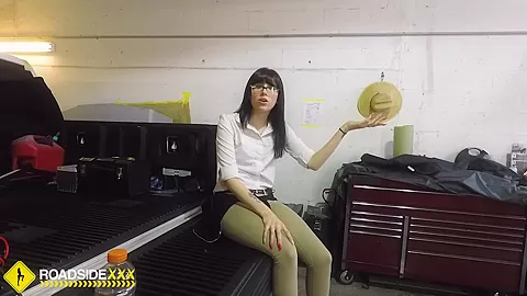 Roadside - Isabel Moon POV blowjob on a truck