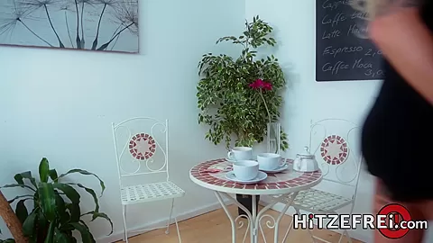HITZEFREI Lesbians Roxxy and Anissa licking pussy