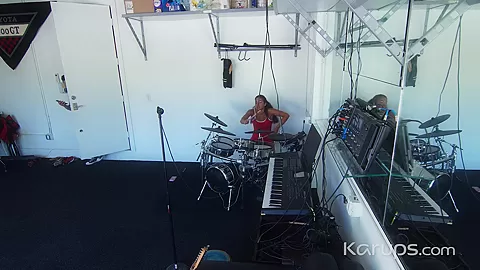 Maya Farrrel - Karups