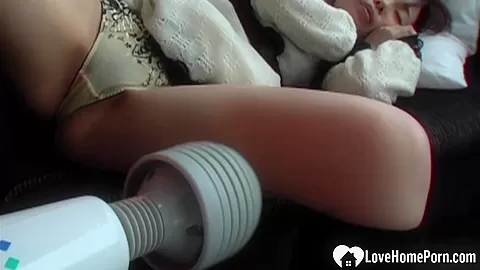 Cute gets her pussy pleasured nicely