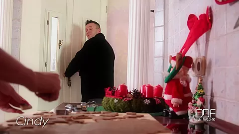 Cookie Preparation: Brunette teen 18+ Blows BoyfriendВ’s Boner - PornWorld