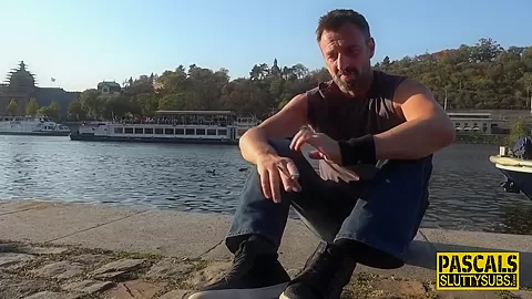 Dominated sub squirts