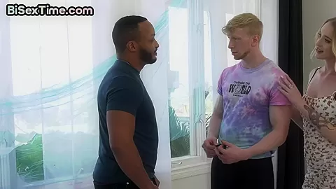 Bisexual dudes fuck nympho bitch in 3way in wet pussy