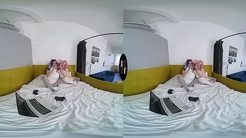 Cosplay With Happy Ending