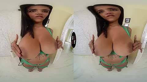 Chica Bomb