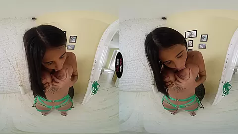 Chica Bomb
