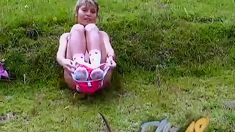 Masturbating teen 18+ ellie goes solo