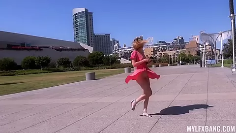 The Blonde Exhibitionist - MYLF