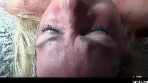 Amateur blondes getting pussy smashed in threesome