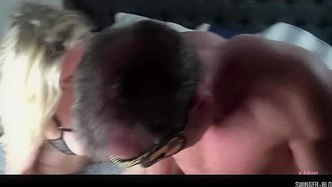 Amateur blondes getting pussy smashed in threesome