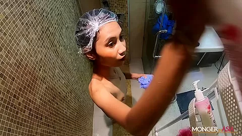 Gorgeous skinny Thai bargirl fucks her customer