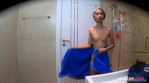 Gorgeous skinny Thai bargirl fucks her customer