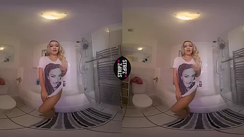 Sarah Elizabeth in Soapy Tits - StripzVR