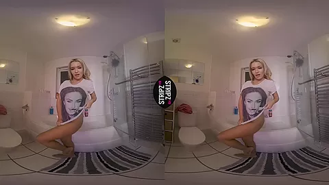 Sarah Elizabeth in Soapy Tits - StripzVR