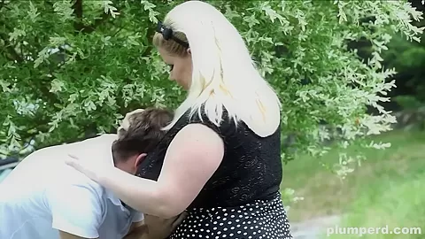 Huge Babe has a thing for Skinnier Boys - Plumperd