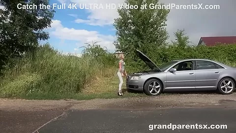 Old People help with with the Car - Grandparentsx