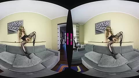Emi in Juicy Holes - VRConk