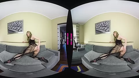 Emi in Juicy Holes - VRConk