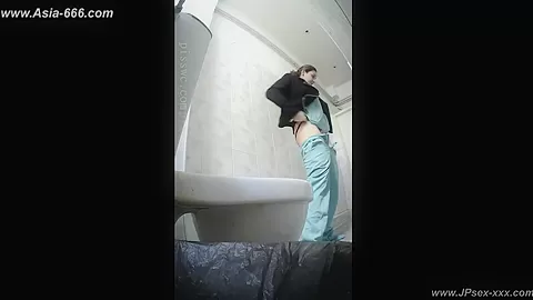 peeping blondes go to toilet.101